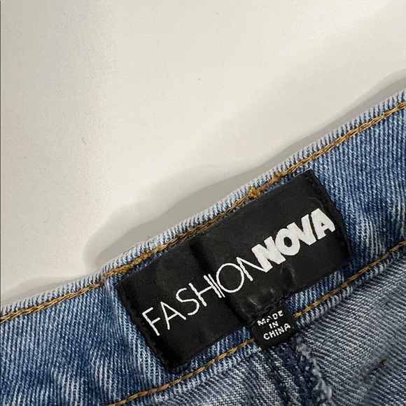 Women’s Fashion Nova Light Blue Distressed Jean Shorts - Picture 2 of 8